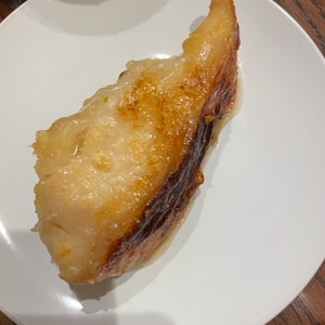 キンキの塩麹漬け焼き魚（おろし添え）